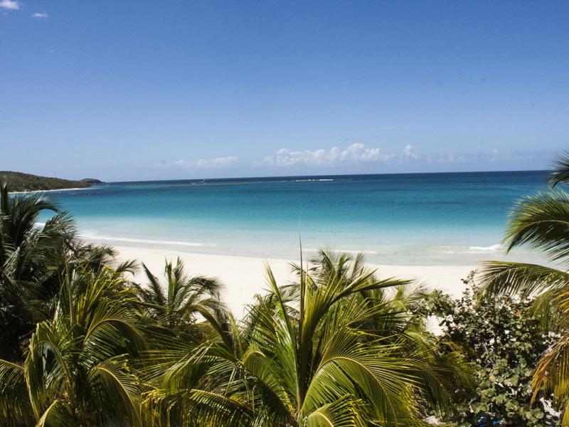 Vista de la playa Flamenco en Culebra.