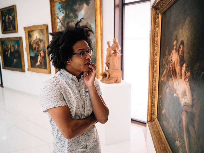 Viewing art at the Museo de Arte de Ponce.