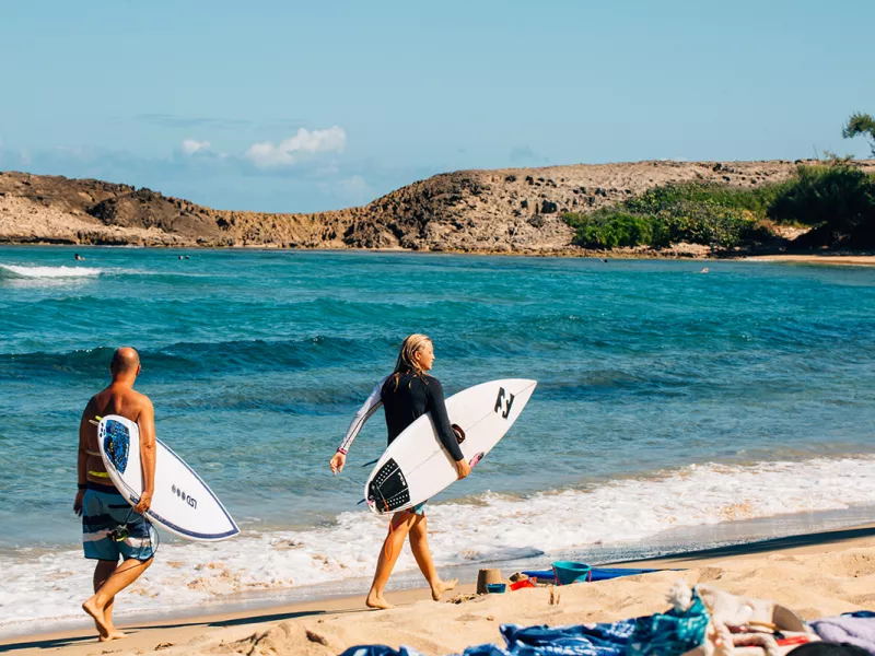 Surfeando en Jobos en Isabela