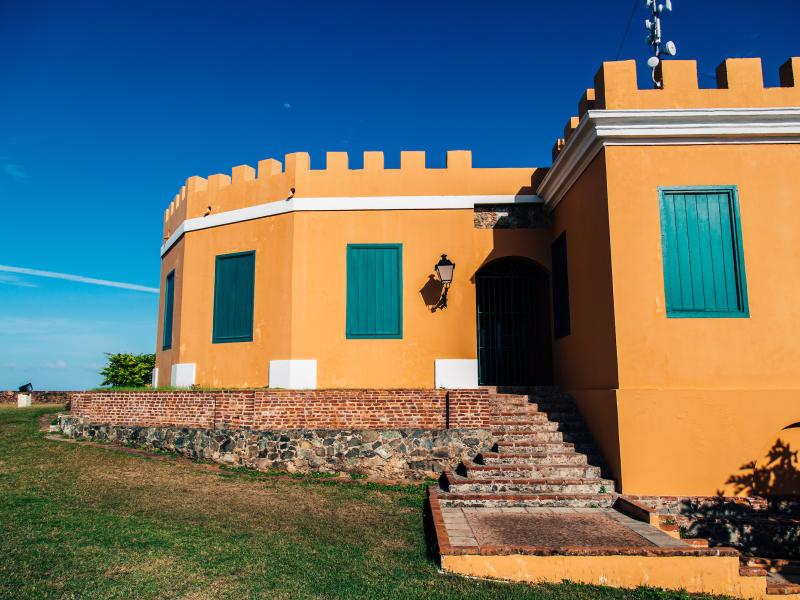 Vista exterior del Fortín Conde Mirasol en Vieques.