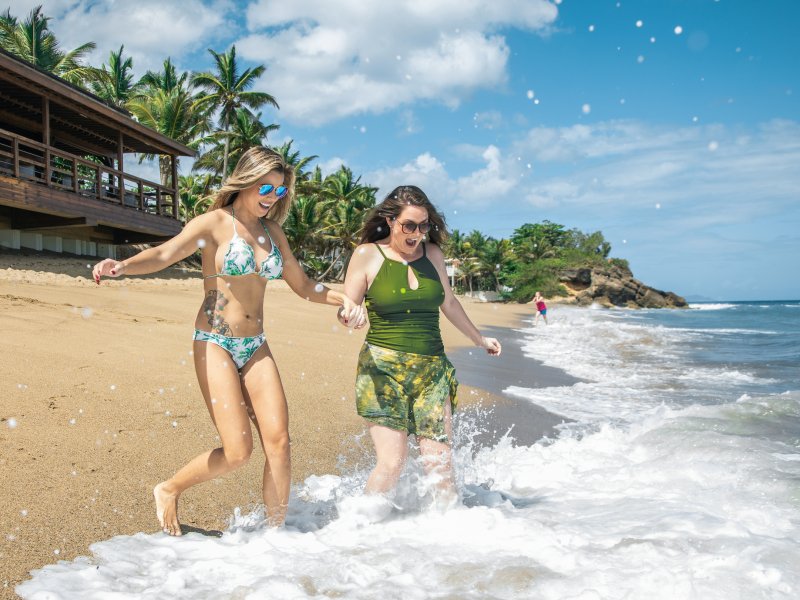 A lesbian couple enjoys the beach in Rincón.