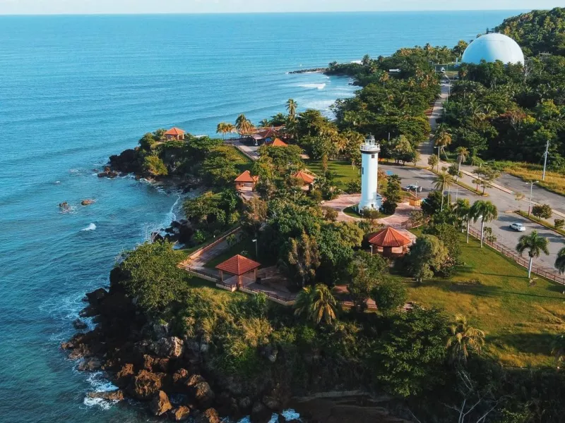 Una vista de la playa Domes.