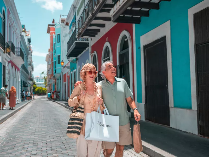 Couple browsing local shops near the San Juan cruise port.