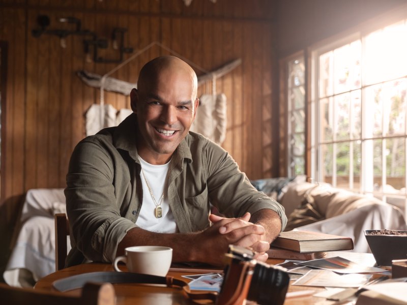 Portrait of Boricua actor Amaury Nolasco.
