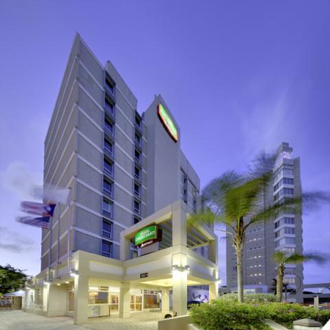 Maestro campana equilibrado Courtyard by Marriott San Juan Miramar | Discover Puerto Rico