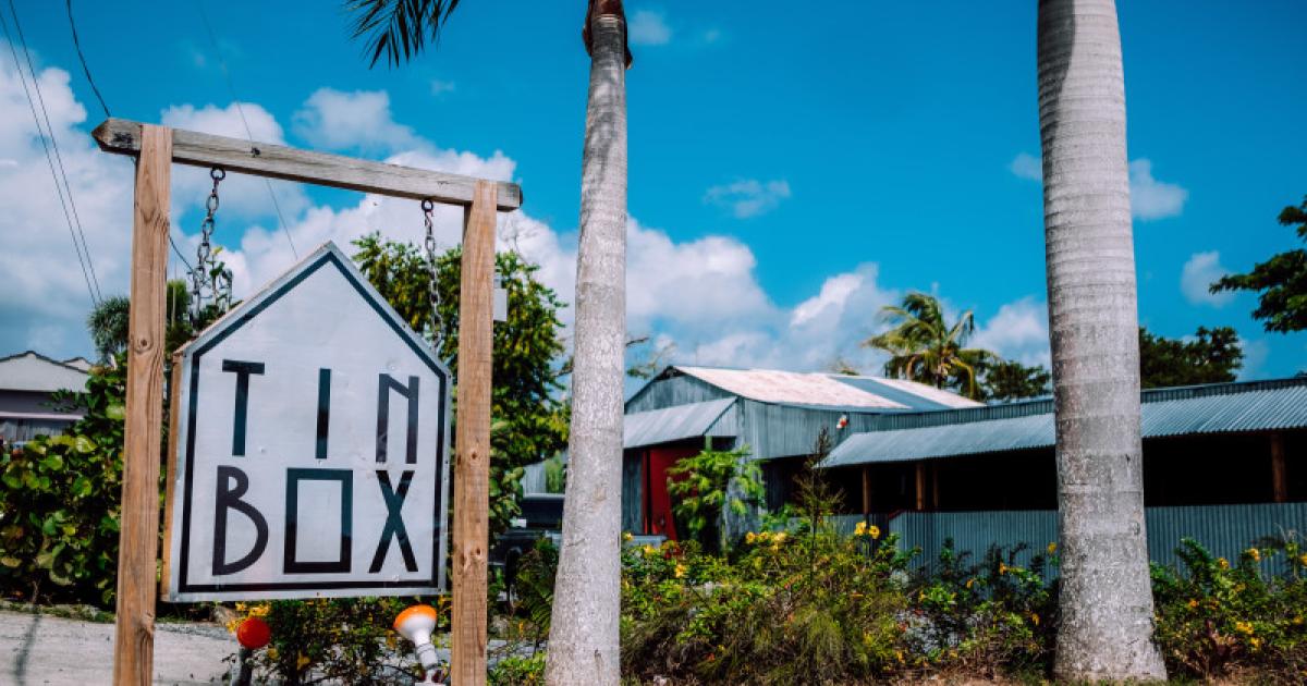 Tin shop box vieques
