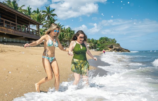 A lesbian couple enjoys the beach in Rincón.