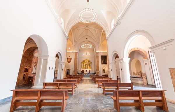 Inside view of the San José Church, one of the oldest in America and built in 1532.