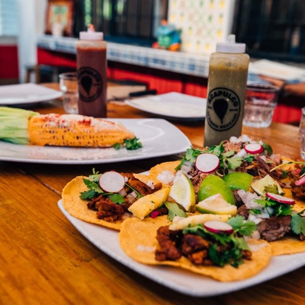 Tacos en Acapulco, uno de los mejores lugares para disfrutar comida mexicana en San Juan.