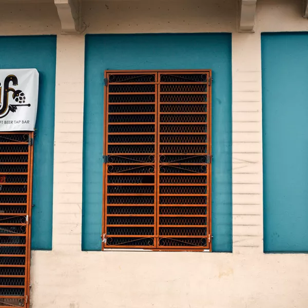 Outside view of El Grifo restaurant in Caguas.