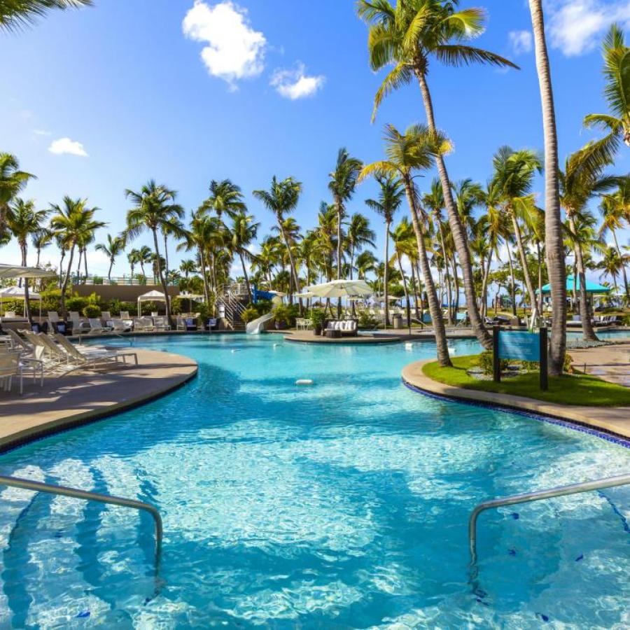 Vista de la piscina en el Hilton Ponce Golf and Casino.