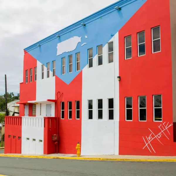 Building painted like the Puerto Rican flag in Trujillo Alto 