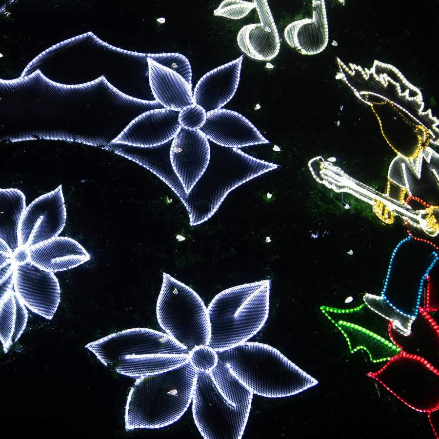 Festive Christmas decor in Puerto Rico, showcasing vibrant Puerto Rican Christmas traditions.