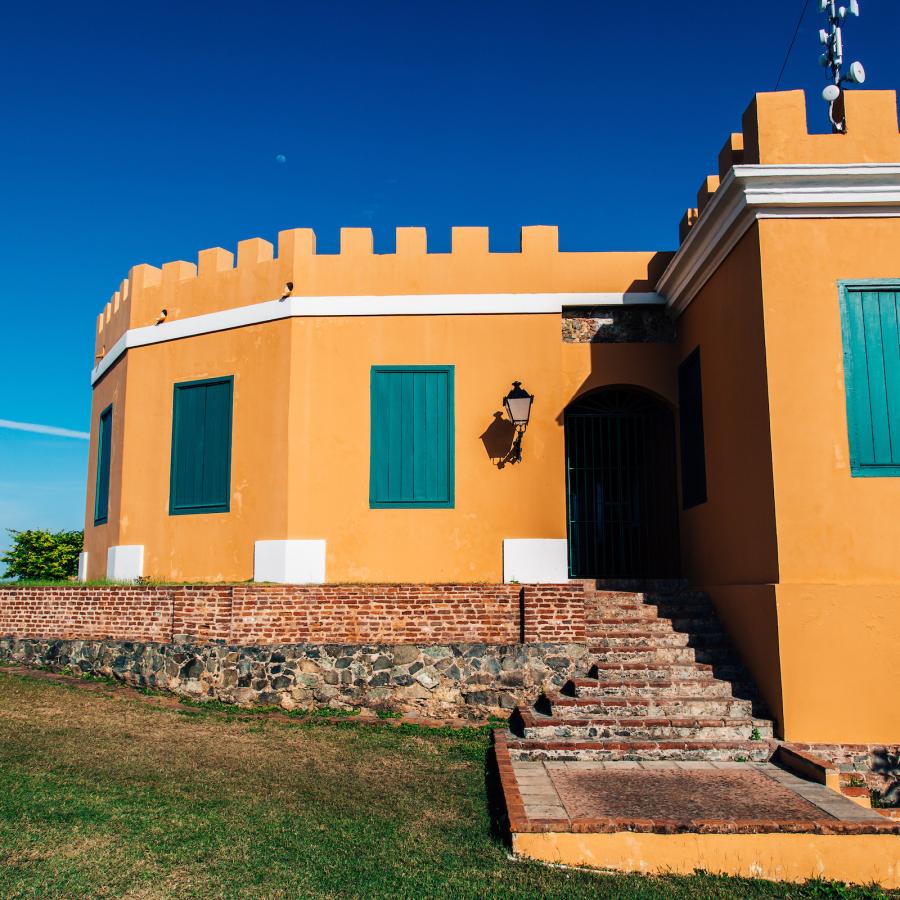 Vista exterior del Fortín Conde Mirasol en Vieques.