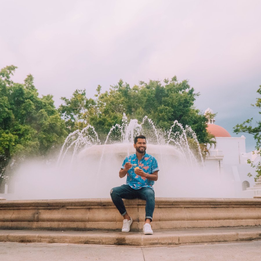 View of the fountain at the Plaza las Delicias in Ponce.