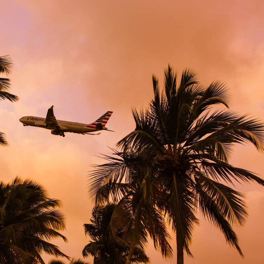 Vista de un avión saliendo del SJU.