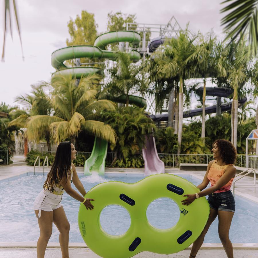 Pool at Olimpia in Salinas