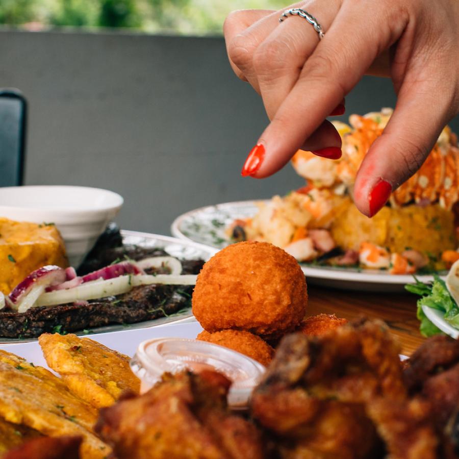 A plate of food at a restaurant in Ciales