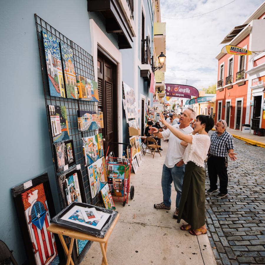 Couple walking around San Juan