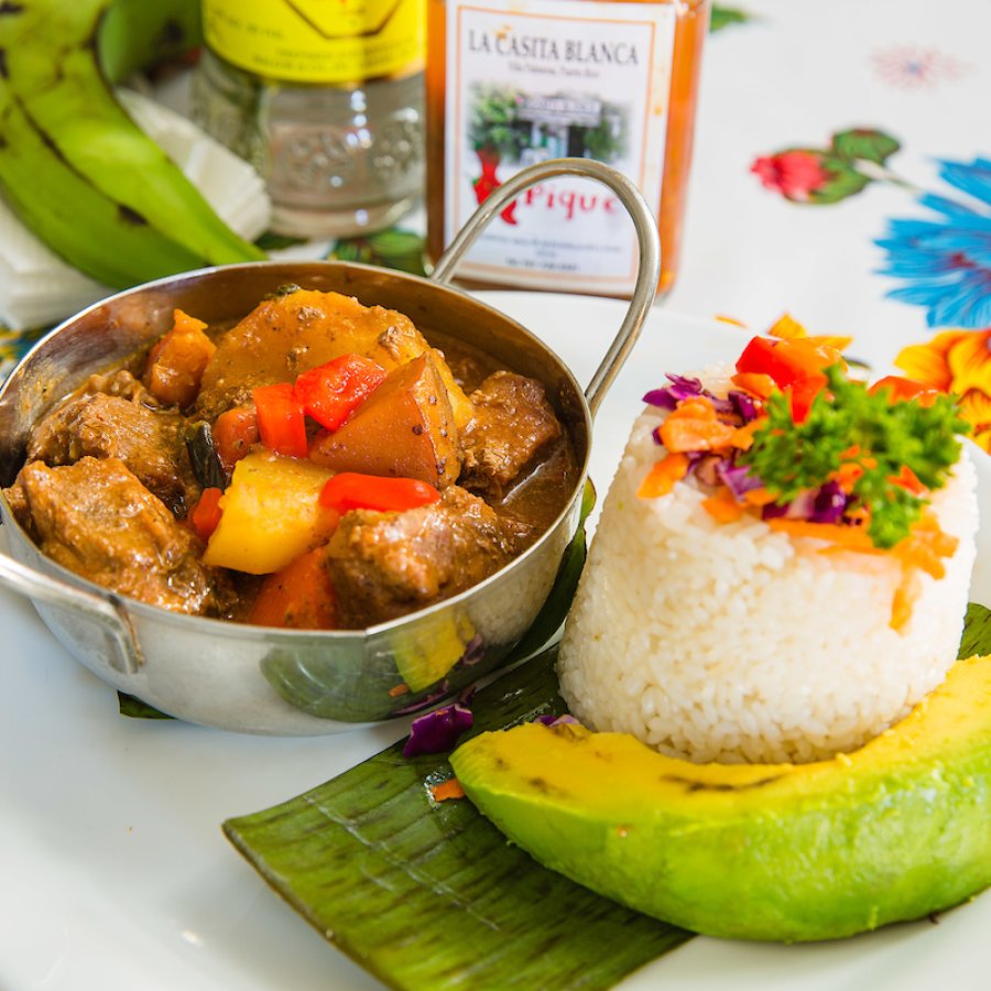 Plato típico en La Casita Blanca, uno de los mejores restaurantes en San Juan.