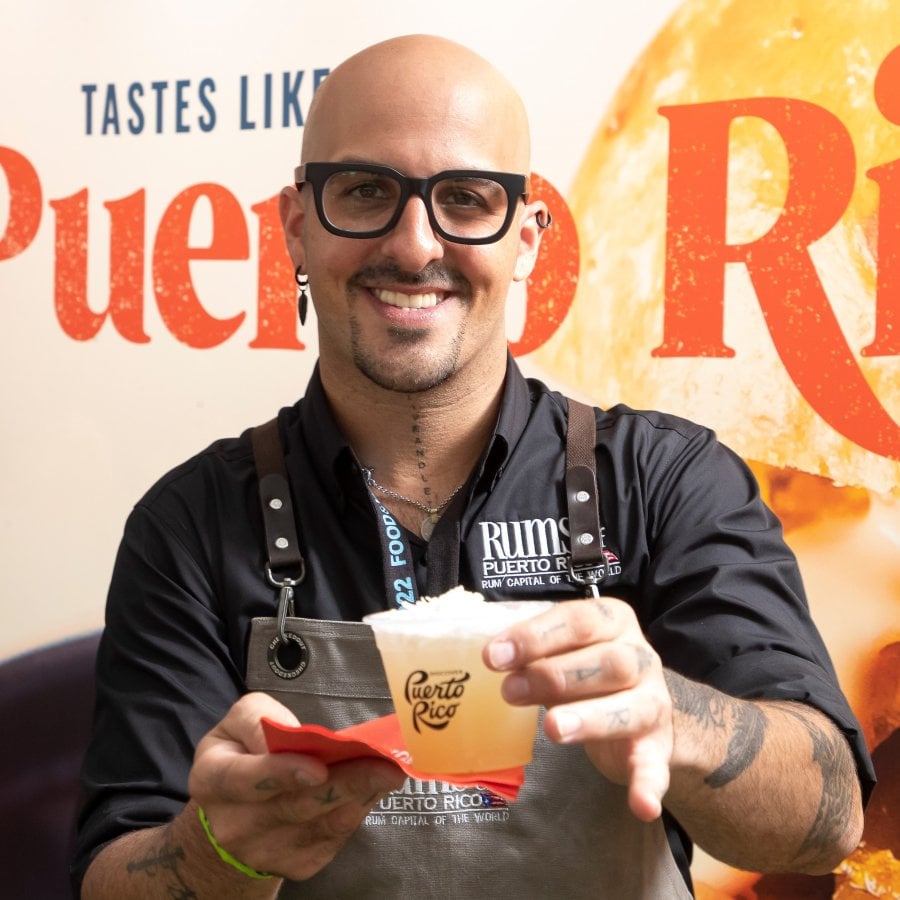 Mixologist Isreal Bravo