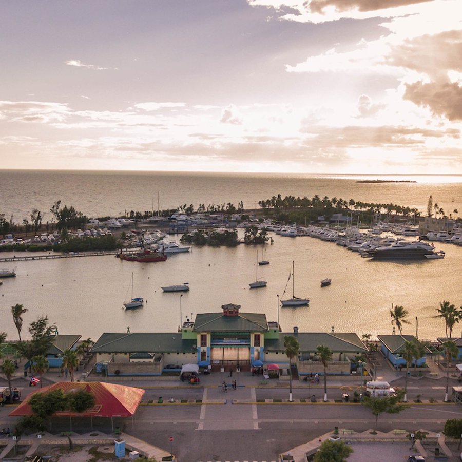 La Guancha de Ponce is an outdoor boardwalk lined with shops and a marina.