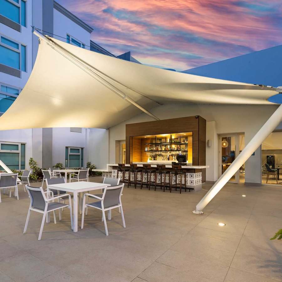 The illuminated outdoor bar at the Sheraton Four Points Caguas Real Hotel & Casino.