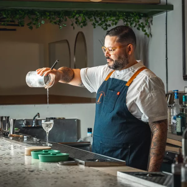 Mixologist Edrick Colón.