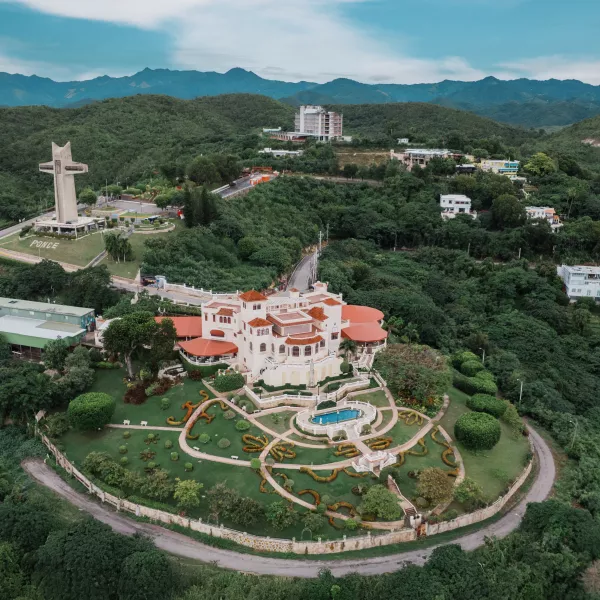 An aerial top-view of Ponce's Museo Castillo Seralles, surrounded by greenery.