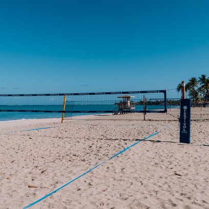A volleyball net at Balneario Carolina beach.