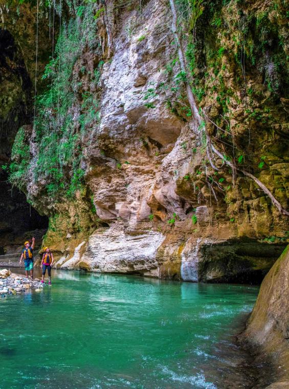 Two people exploring the Cañon de Tanamá in Utuado. 