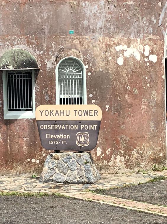Visite la Torre de Observación Yakahu en El Yunque para disfrutar de vistas increíbles.