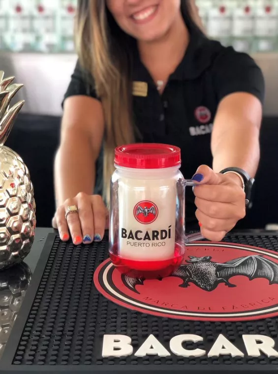 Receta de piña colada de Bacardí