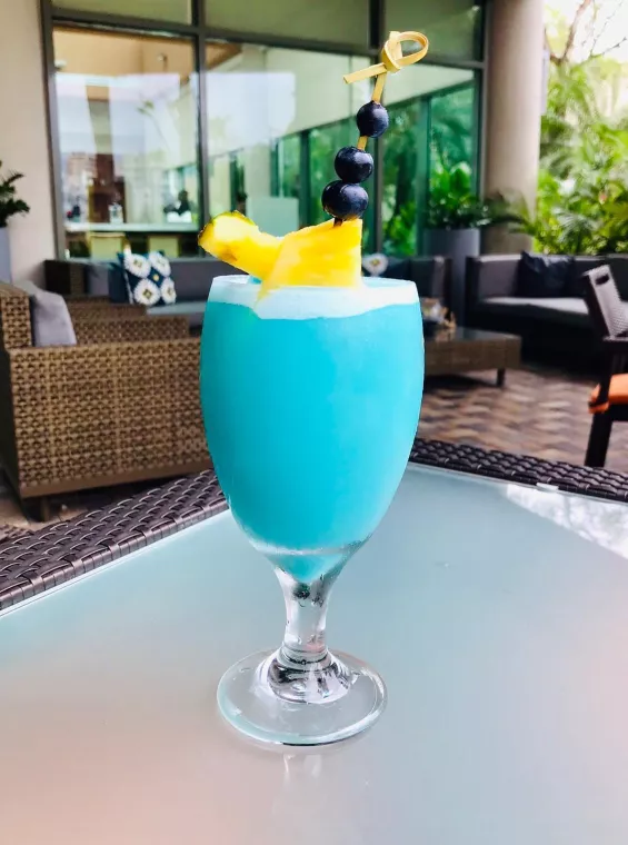 Blue Colada en el hotel Doubletree, una receta diferente de piña colada.
