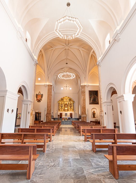 Inside view of the San José Church, one of the oldest in America and built in 1532.