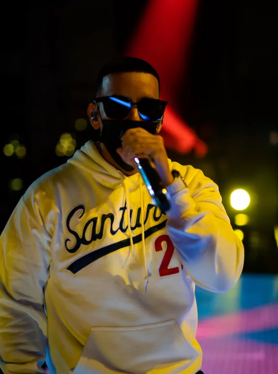 Daddy Yankee, pionero del reggaetón y uno de los reguetoneros más influyentes de Puerto Rico.